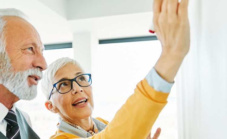 Illustratie man en vrouw op kantoor